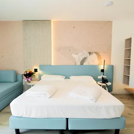 Marina Junior 4 Stelle S Καόρλε