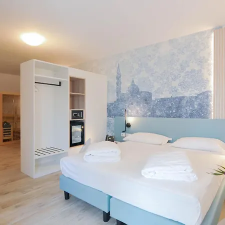 Marina Junior 4 Stelle S Καόρλε