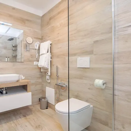 Marina Junior 4 Stelle S Καόρλε